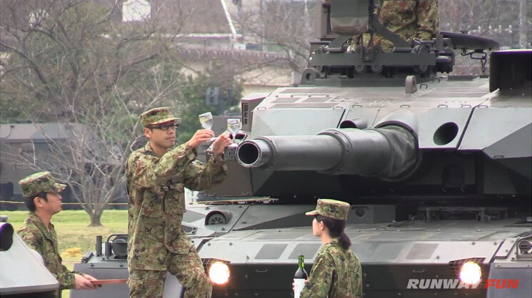 在亚洲最大铁矿石中转基地港口 跟着移民管理警察守国门  